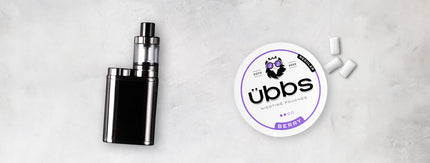 Vape next to übbs Berry nicotine pouch can